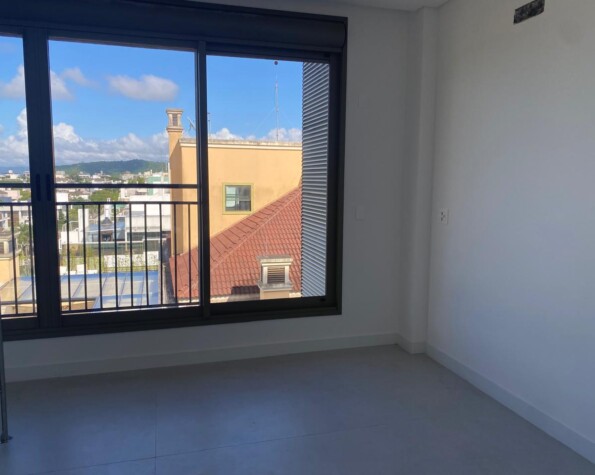 Apartamento 405 de Alto Padrão em Jurerê com 2 Suítes, 2 Vagas e Hobby Box