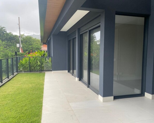 Apartamento Frente Mar em Jurerê no condomínio Gênova Residenza unidade 102