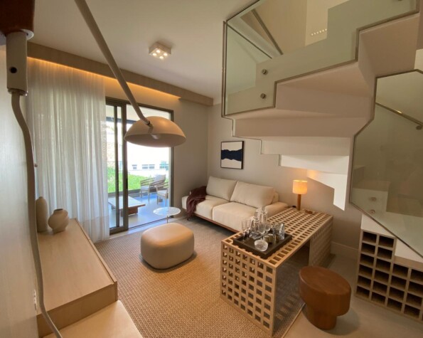 Duplex Frente Mar em Jurerê com 3 suítes no YachtClub