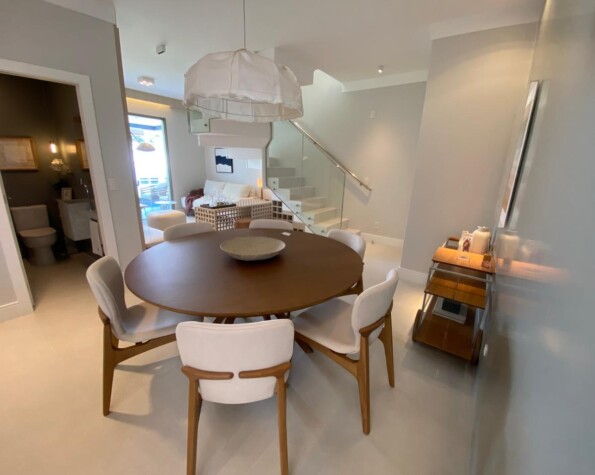 Duplex Frente Mar em Jurerê com 3 suítes no YachtClub