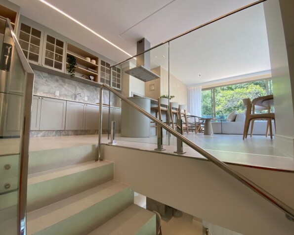 Duplex Frente Mar em Jurerê com 3 suítes no YachtClub
