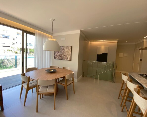 Duplex Frente Mar em Jurerê com 3 suítes no YachtClub