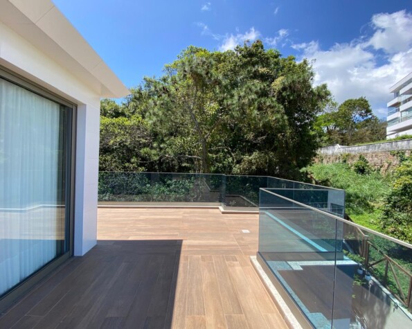 Duplex Frente Mar em Jurerê com 3 suítes no YachtClub