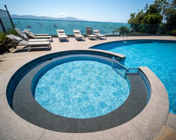 Duplex Frente Mar em Jurerê com 3 suítes no YachtClub