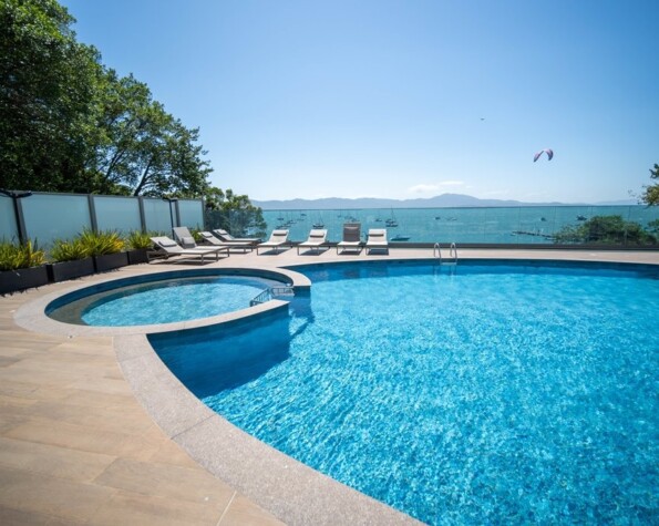Duplex Frente Mar em Jurerê com 3 suítes no YachtClub