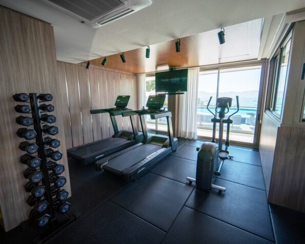 Duplex Frente Mar em Jurerê com 3 suítes no YachtClub