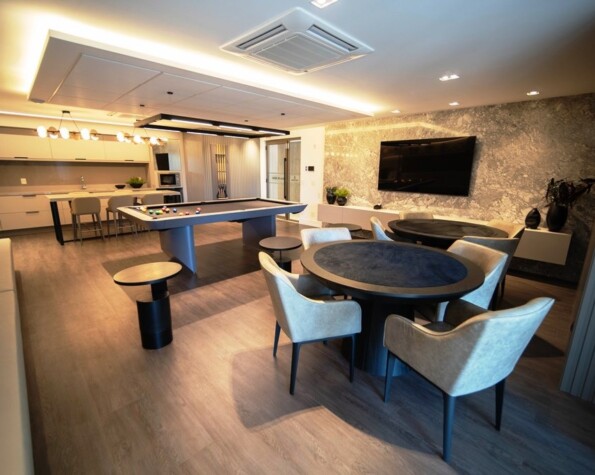 Duplex Frente Mar em Jurerê com 3 suítes no YachtClub