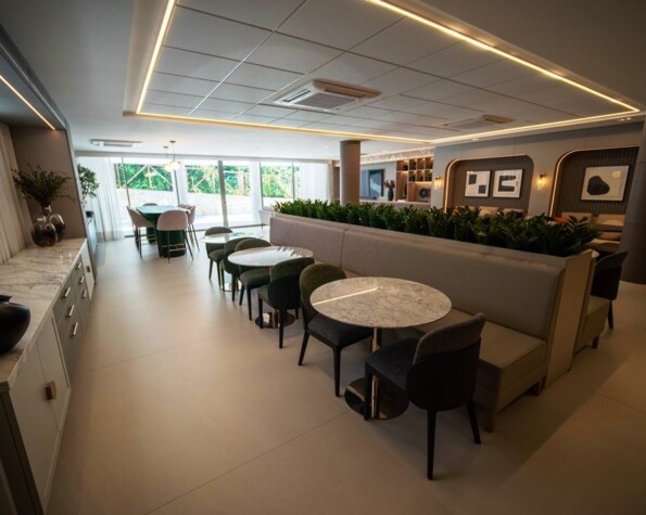 Duplex Frente Mar em Jurerê com 3 suítes no YachtClub