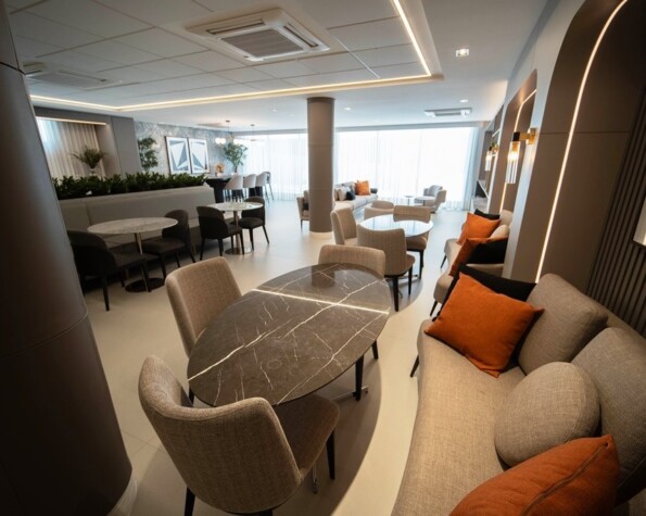 Duplex Frente Mar em Jurerê com 3 suítes no YachtClub