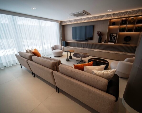 Duplex Frente Mar em Jurerê com 3 suítes no YachtClub