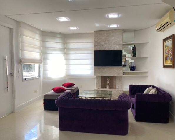 Casa com 4 suítes em Jurerê Internacional — 318 m² construída em terreno de 450 m²