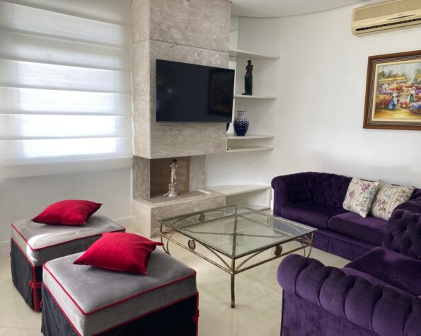 Casa com 4 suítes em Jurerê Internacional — 318 m² construída em terreno de 450 m²