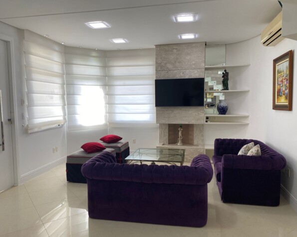 Casa com 4 suítes em Jurerê Internacional — 318 m² construída em terreno de 450 m²