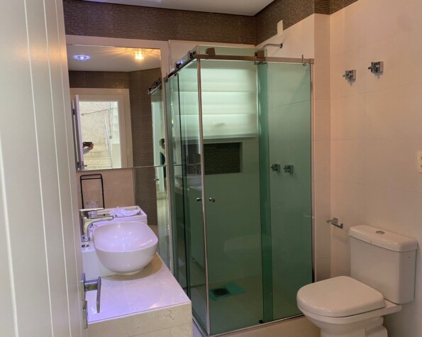 Casa com 4 suítes em Jurerê Internacional — 318 m² construída em terreno de 450 m²