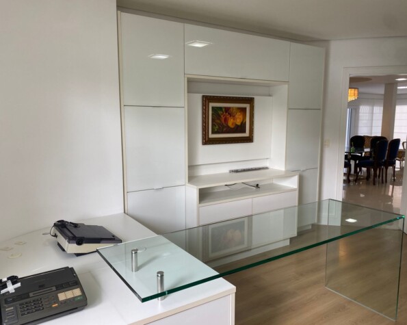 Casa com 4 suítes em Jurerê Internacional — 318 m² construída em terreno de 450 m²