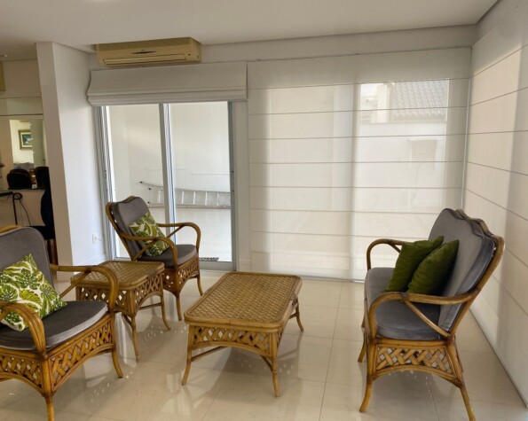 Casa com 4 suítes em Jurerê Internacional — 318 m² construída em terreno de 450 m²