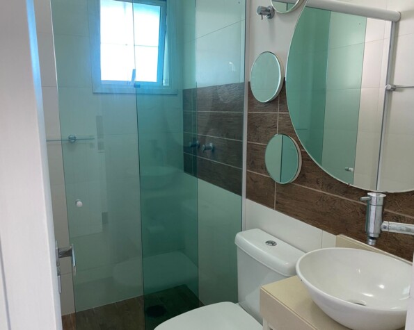 Casa com 4 suítes em Jurerê Internacional — 318 m² construída em terreno de 450 m²