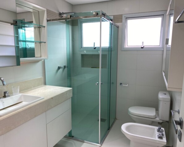 Casa com 4 suítes em Jurerê Internacional — 318 m² construída em terreno de 450 m²