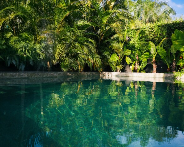 Casa Brutalista Exclusiva em Jurerê Internacional – A Casa do Cineasta