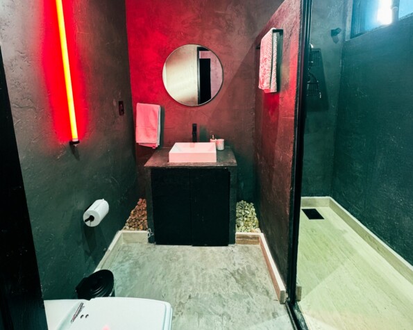 Casa Brutalista Exclusiva em Jurerê Internacional – A Casa do Cineasta