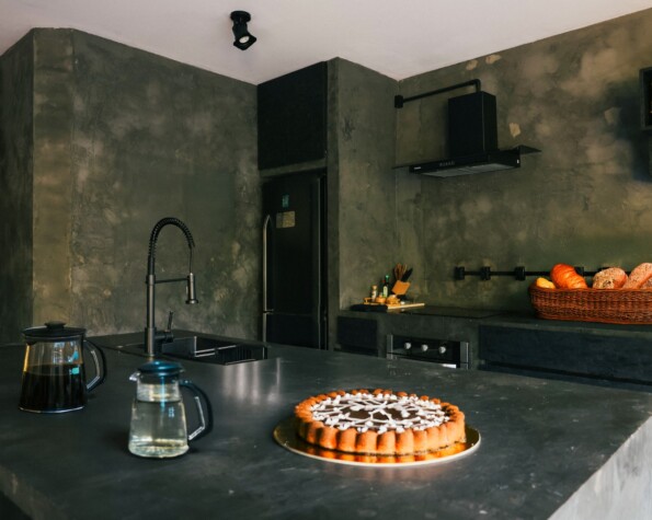 Casa Brutalista Exclusiva em Jurerê Internacional – A Casa do Cineasta