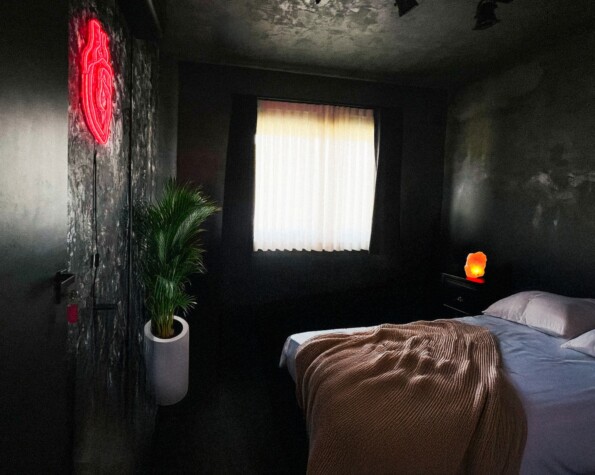 Casa Brutalista Exclusiva em Jurerê Internacional – A Casa do Cineasta