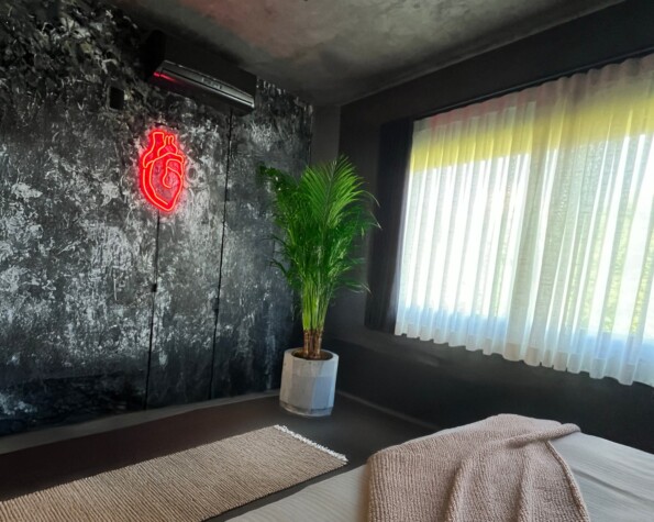 Casa Brutalista Exclusiva em Jurerê Internacional – A Casa do Cineasta