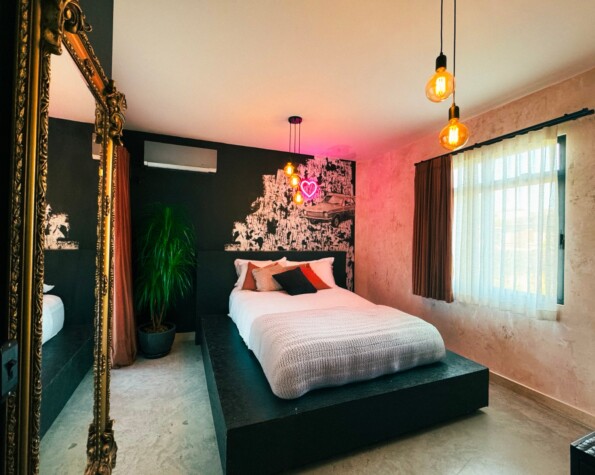 Casa Brutalista Exclusiva em Jurerê Internacional – A Casa do Cineasta