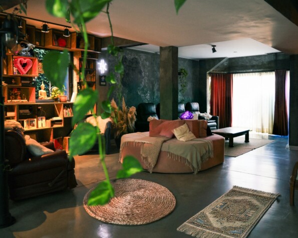 Casa Brutalista Exclusiva em Jurerê Internacional – A Casa do Cineasta