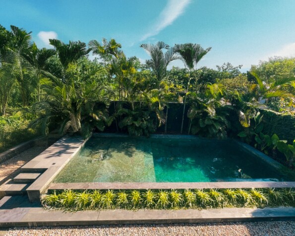 Casa Brutalista Exclusiva em Jurerê Internacional – A Casa do Cineasta